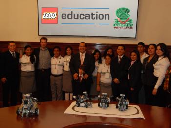 Convenio COBAEV-LEGO acerca tecnología a estudiantes