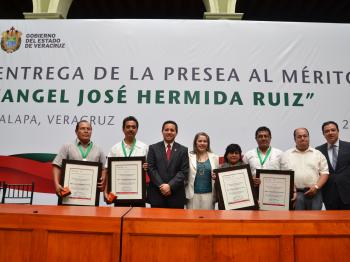Presea al Mérito Docente 