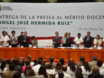 Presea al Mérito Docente 
