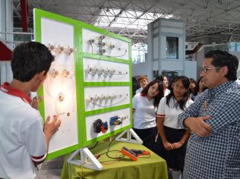 Exponen experimentos de física