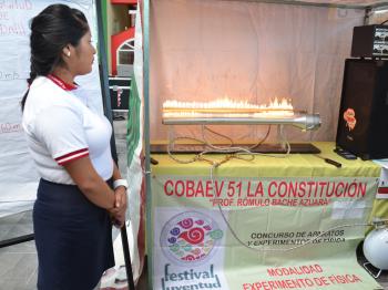 Exponen experimentos de física