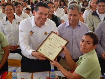 Reconoce Javier Duarte Trabajo de docentes COBAEV