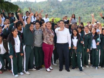 Cumple JDO con alumnos de Zongolica