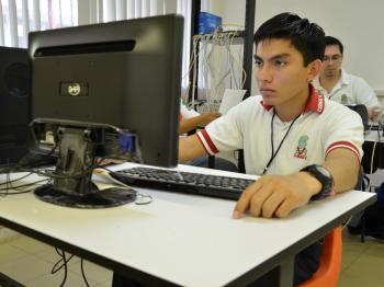 Más alumnos certificados en Cisco