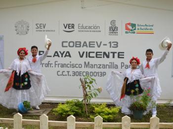 EL PLANTEL 13 PLAYA VICENTE RECIBE A AUTORIDADES DEL COBAEV