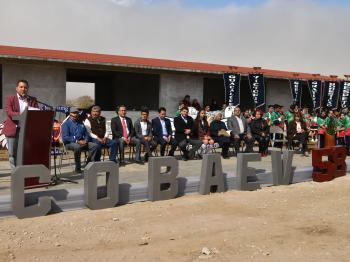 COLOCAN PRIMERA PIEDRA DE AULA DIDÁCTICA EN PLANTEL 58 