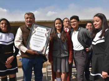 COLOCAN PRIMERA PIEDRA DE AULA DIDÁCTICA EN PLANTEL 58 