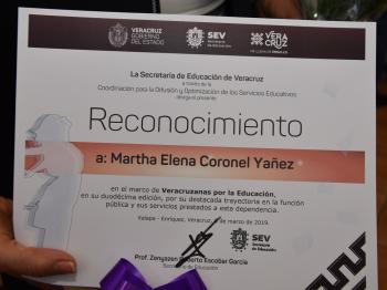 LA MAESTRA MARTHA CORONEL YÁÑEZ RECIBIÓ EL PREMIO VERACRUZANAS POR LA EDUCACIÓN