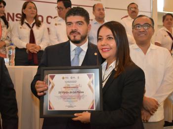 SECRETARIO DE EDUCACIÓN ENTREGA LA COPA BENITO JUÁREZ GARCÍA A LA ZONA VI