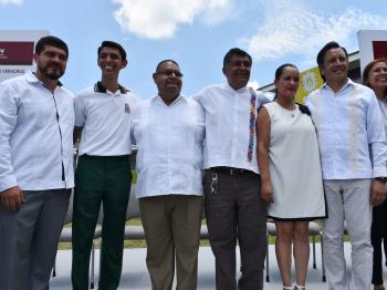 EL GOBERNADOR CUITLÁHUAC GARCÍA ENTREGA RECONOCIMIENTO A HÉCTOR JAIR