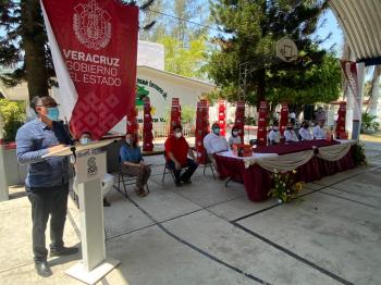 ENTREGAN TABLETAS ELECTRÓNICAS Y LIBROS A PLANTELES DE LA ZONA V