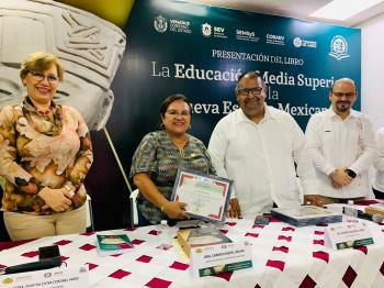 PRESENTAN EL LIBRO LA EDUCACIÓN MEDIA SUPERIOR ANTE LA NUEVA ESCUELA MEXICANA EN MINATITLÁN