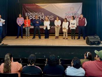 GANADORES DEL DECIMOCTAVO SORTEO COBAEV RECIBEN PREMIOS