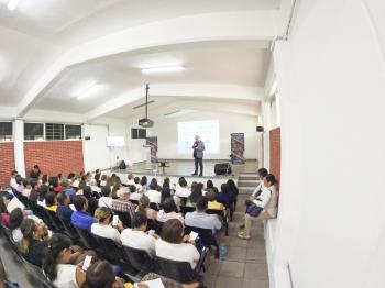 ESPECIALISTA EN ENSEÑANZA-APRENDIZAJE IMPARTE CONFERENCIA A DOCENTES