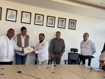 ENLACES DE BECA “BENITO JUÁREZ” RECIBEN RECONOCIMIENTO