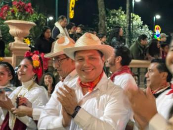 COBAEV, PRESENTE EN EL DESFILE NAVIDEÑO LUZ Y UNIÓN 