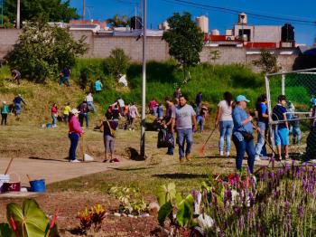 REALIZAN JORNADA DE LIMPIEZA EN EL PLANTEL 66 XALAPA II