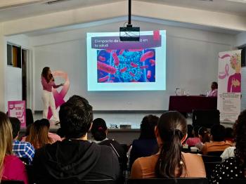 PERSONAL DEL COBAEV PARTICIPA EN PLÁTICA SOBRE CÁNCER DE MAMA